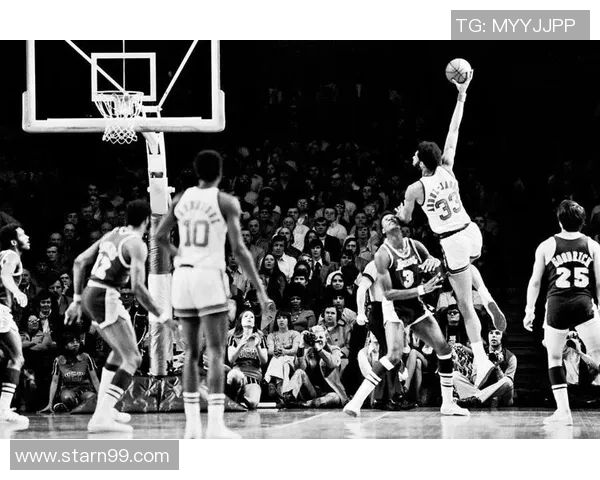 卡里姆阿布杜尔贾巴尔的传奇人生与篮球智慧启示录 卡里姆阿布杜尔贾巴尔的传奇人生与篮球智慧启示录