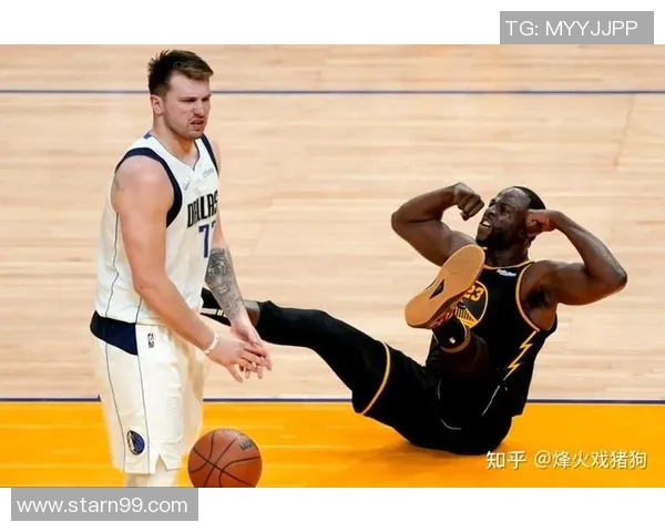 太阳与独行侠强强对决 展现激烈碰撞与全明星球员精彩对抗