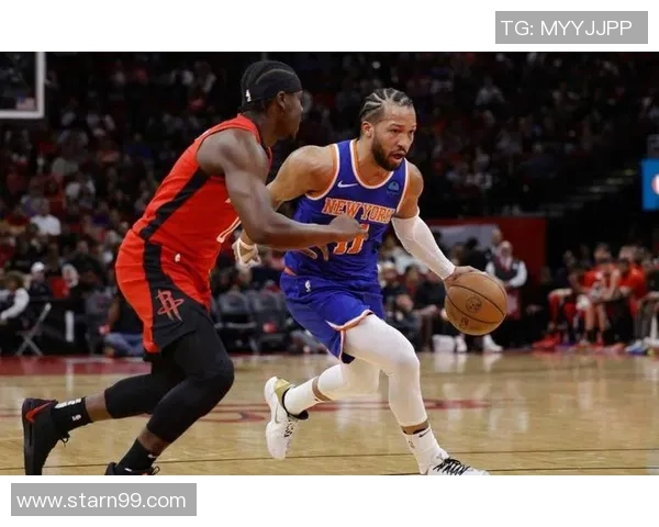 杰伦·布伦森带领尼克斯迎接新赛季挑战 展现领袖风采与进攻潜力